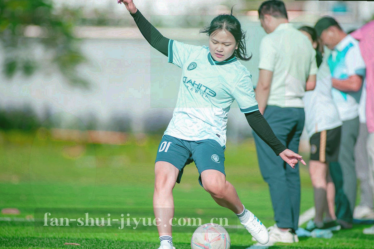 暗场中的三条平行刻度线，分别标注即时、五分钟与十五分钟